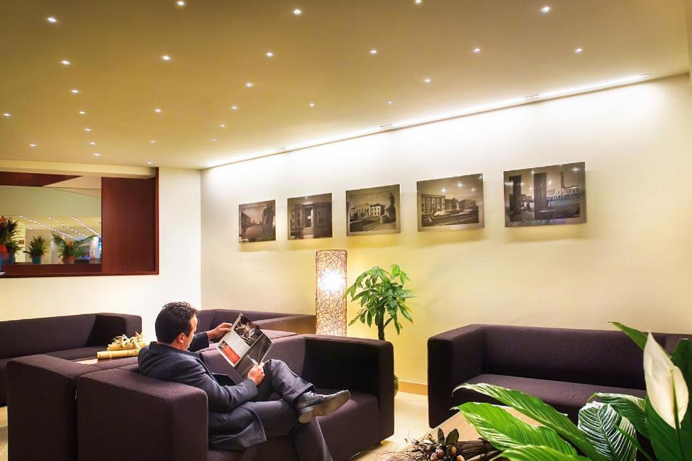 Hotel Europa Latina Esterno foto