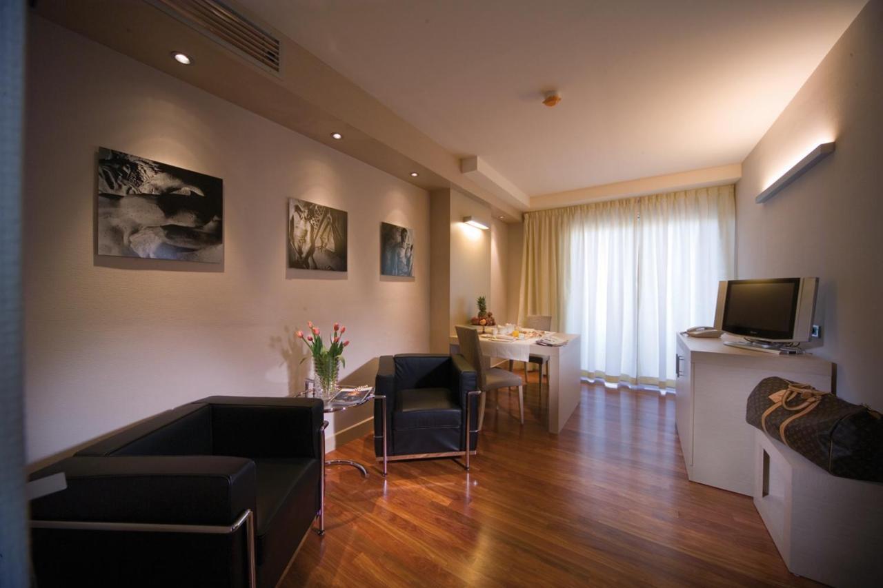 Hotel Europa Latina Esterno foto